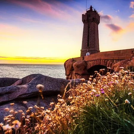 Coeur De Granit Rose, Meuble Alliant Le Charme De L'authentique Breton Et Du Confort, Classe 3 Etoiles, A 5mn De 13 Plages De La Reputee Cote De Granit Rose * Трегастель